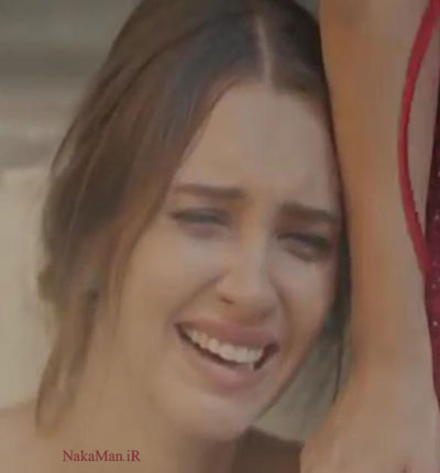 شهر خالی دختر غمگین