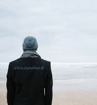 بغلم کن میمیرم برات نگو دیره بهش بگین غمگین مرد کنار ساحل سکوت