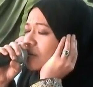 دانلود تلاوت دلنشین قرآن توسط دختر سوری