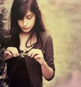 دانلود آهنگ عزیزم گریه نکن از چشام خون میریزه فرشته دانلود آهنگ عزیزم گریه نکن از چشام خون میریزه فرشته