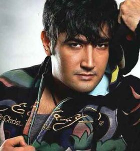 دانلود آهنگ گوش کن احساسم با تو درگیره از حسین استیری