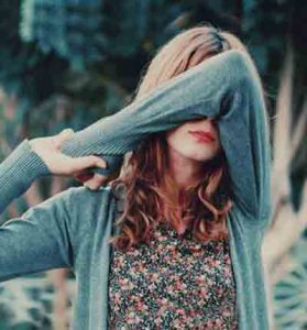 دانلود آهنگ خاطره هات (اگه دلت بخواد) از ملانی