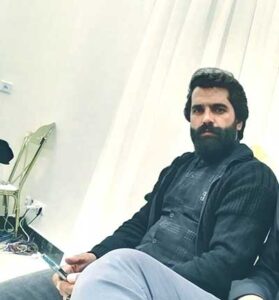 دانلود آهنگ زیر سقف آسمون توی باغ خونمون قناری غمگین نشسته