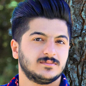 دانلود آهنگ هنوزم آرزومه یه بار تو روبه روم بشینی از امیر سیاوشی