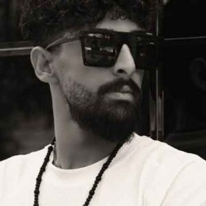 دانلود اهنگ انگشت نما از ایمان توحیدی (چه بیصدا جون میدم) MP3