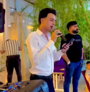 دانلود آهنگ دارم میگردم هی دنبال چشمات ابوالفضل رحیمی کامل