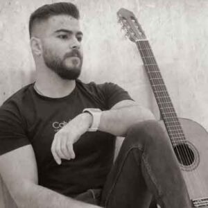 دانلود آهنگ نمیدونم بخندم یا بگریم من به حالم ()