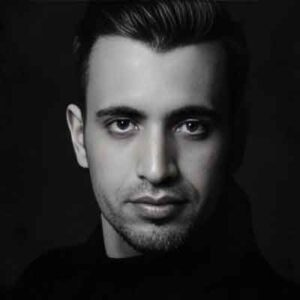 دانلود اهنگ به قربون موبایل توی دستت که بوسه میزنه انگشت شصتت